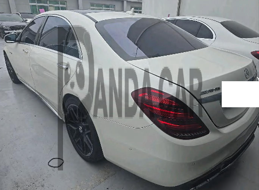 2020 Mercedes-AMG S63 4MATIC + L, photograph 4