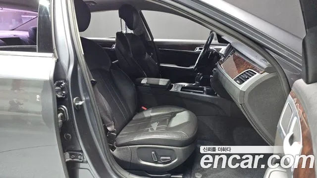 2014 Hyundai Genesis G330 Modern, photograph 6