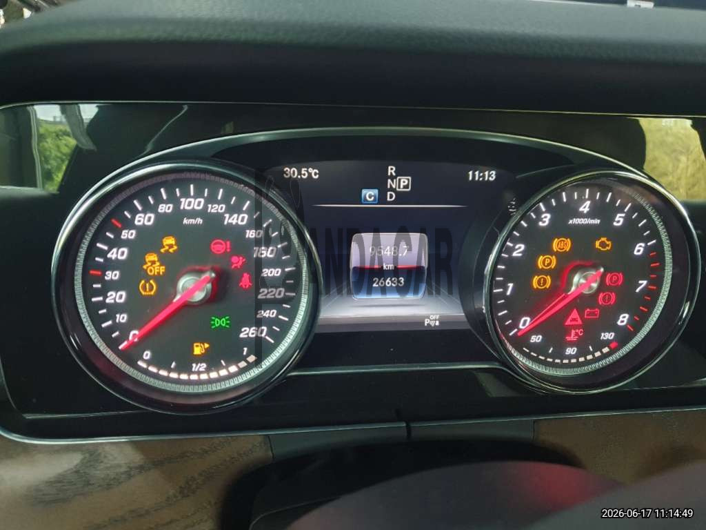 2018 Mercedes-Benz E300 4Matic, photograph 2