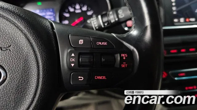 Kia Canival 11-seater Luxury — photo 1 of 32