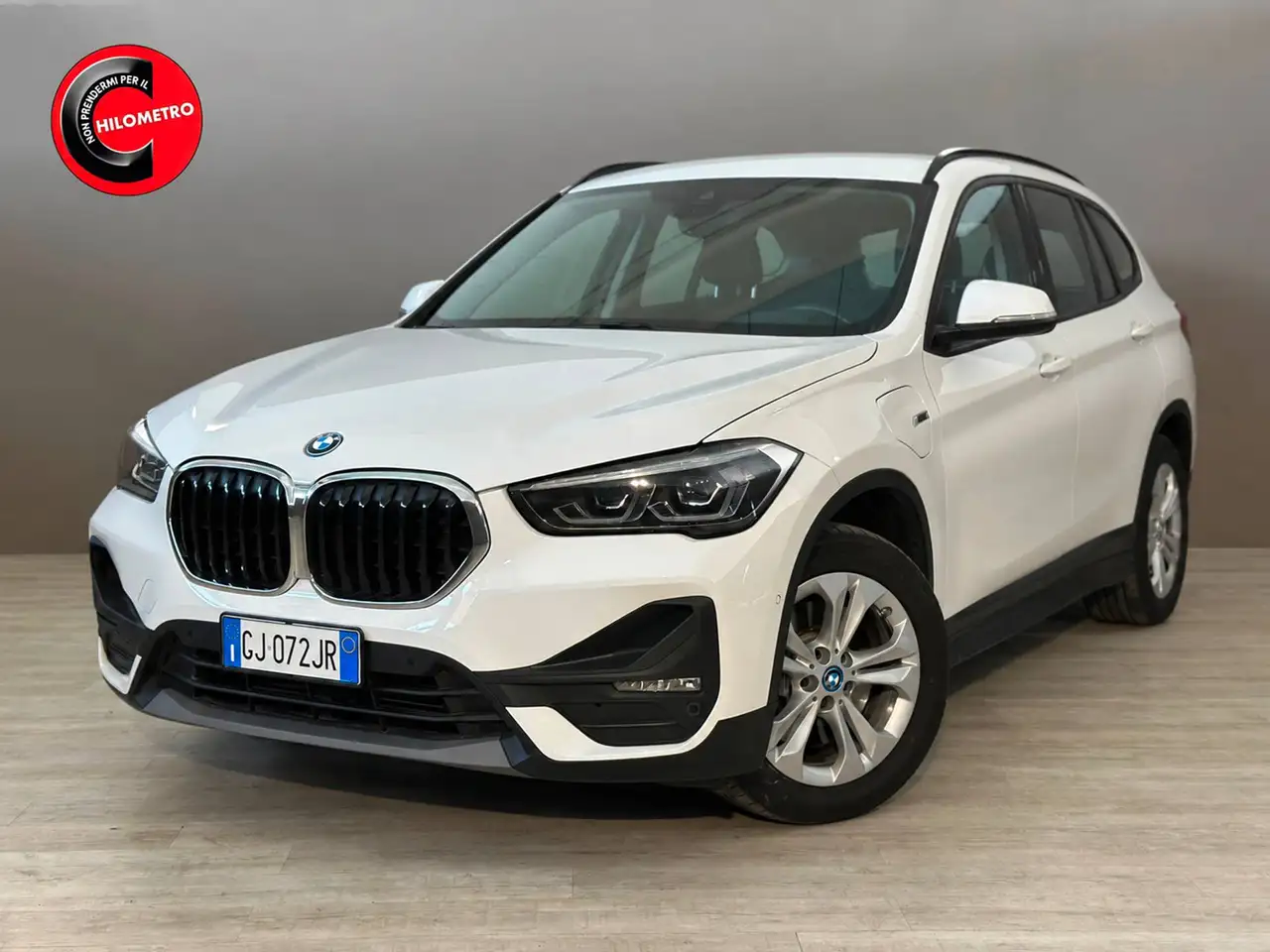 2022 BMW X1 xDrive 25e Business Advantage auto, photograph 1