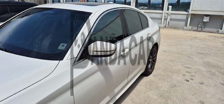 2022 BMW 520i, photograph 3