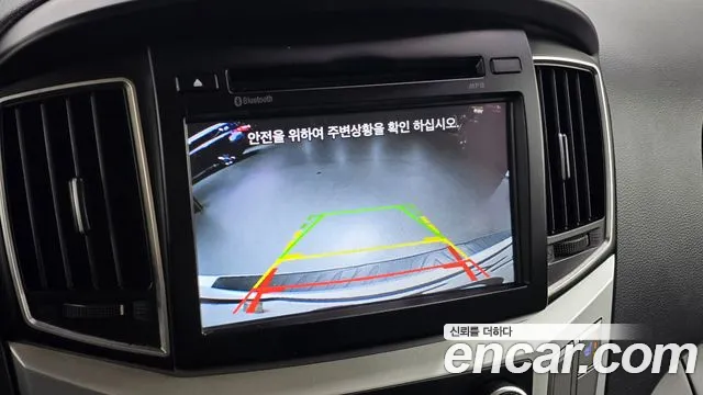Hyundai Starex Van 5-Seater — photo 1 of 20