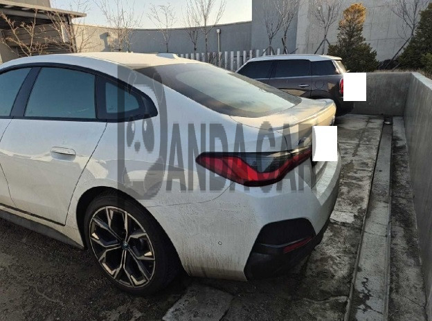 2024 BMW i4 eDrive40, photograph 2