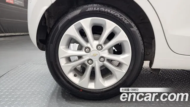 2019 ChevroletGMDaewoo Spark Premier, photograph 11