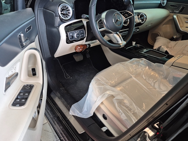 2024 Mercedes-Benz A 220 Sedan, photograph 5