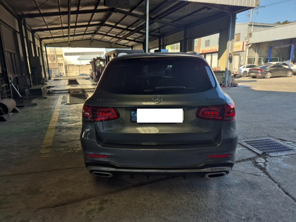 2022 Mercedes-Benz GLC300 4MATIC, photograph 3