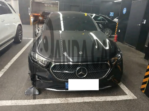 2024 Mercedes-Benz E 200, photograph 2