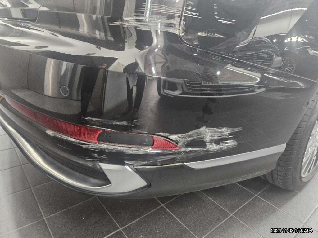 2023 Audi A8 L 55 TFSI quattro, photograph 2