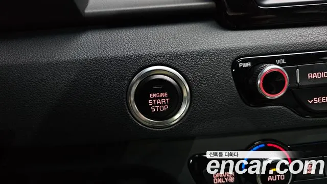 Kia Niro Luxury — photo 1 of 33