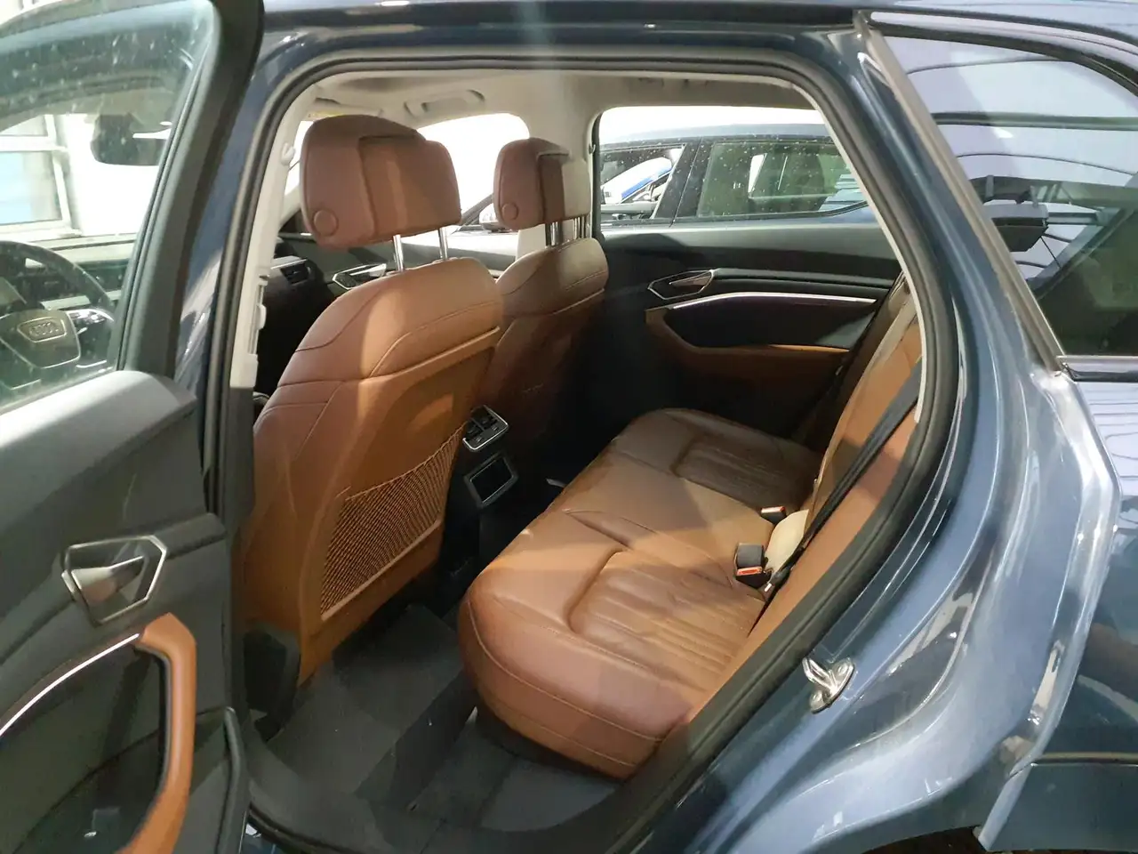 2023 Audi Q8 e-tron 55 ACC AHK HuD PANO DIGI-MATRIX 360°, photograph 11