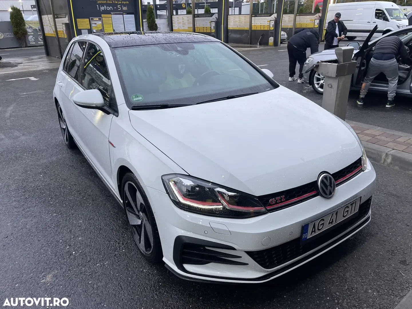 2019 Volkswagen Golf GTI 2.0 TSI OPF Performance, photograph 1