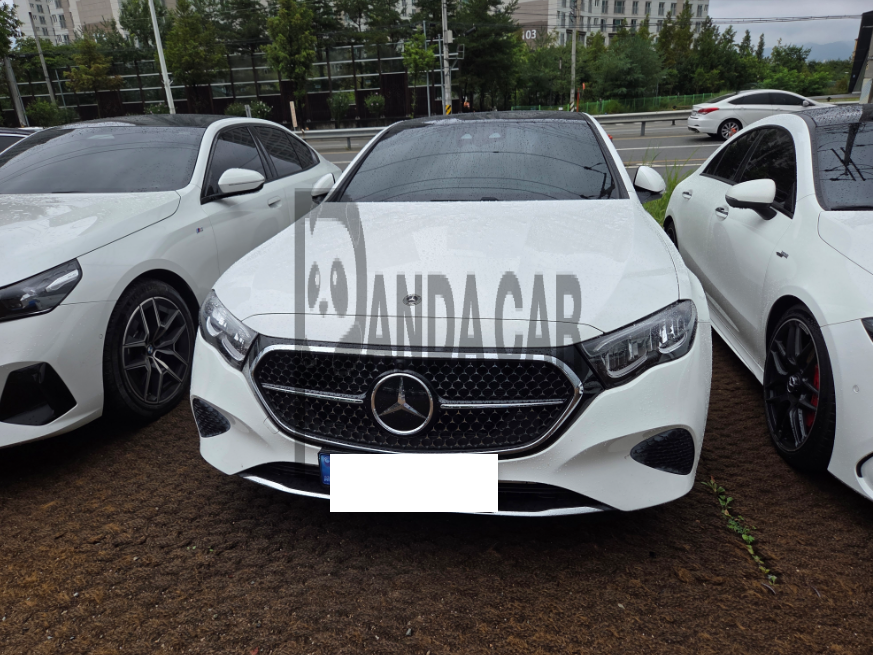 2024 Mercedes-Benz E 200, photograph 1