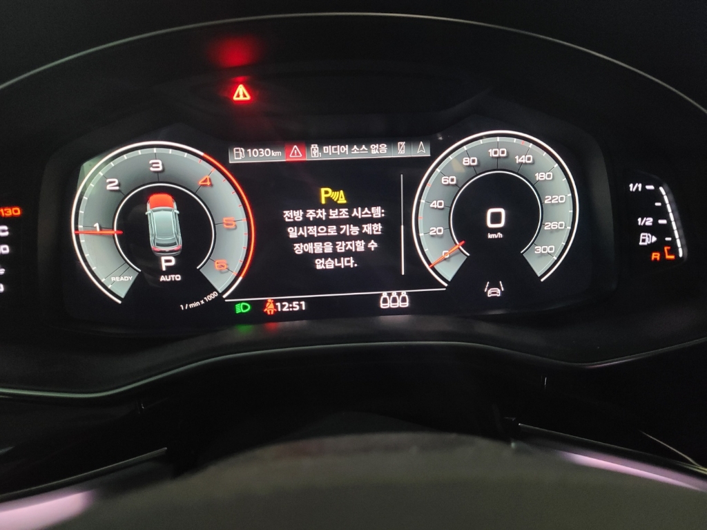 2022 Audi Q8 50 TDI quattro, photograph 3