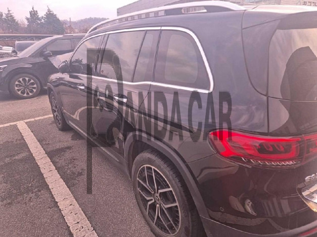 2023 Mercedes-Benz EQB300 4MATIC, photograph 2