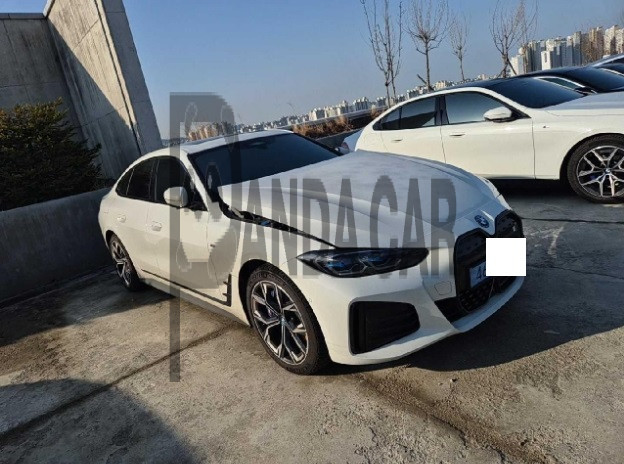 2024 BMW i4 eDrive40, photograph 3