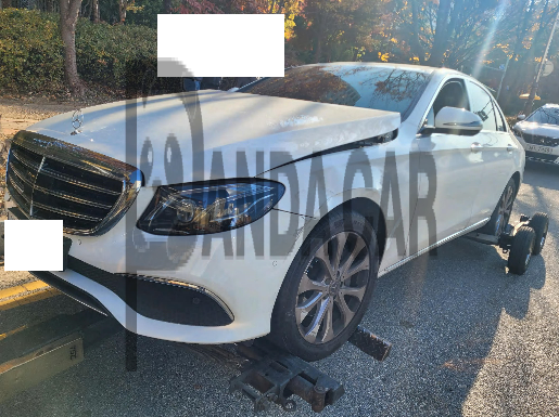 2020 Mercedes-Benz E 300 4MATIC, photograph 3