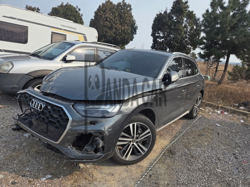 2021 Audi Q5 45 TFSI quattro, photograph 2