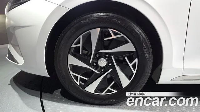 Hyundai Grandeur Le Blanc — photo 1 of 34