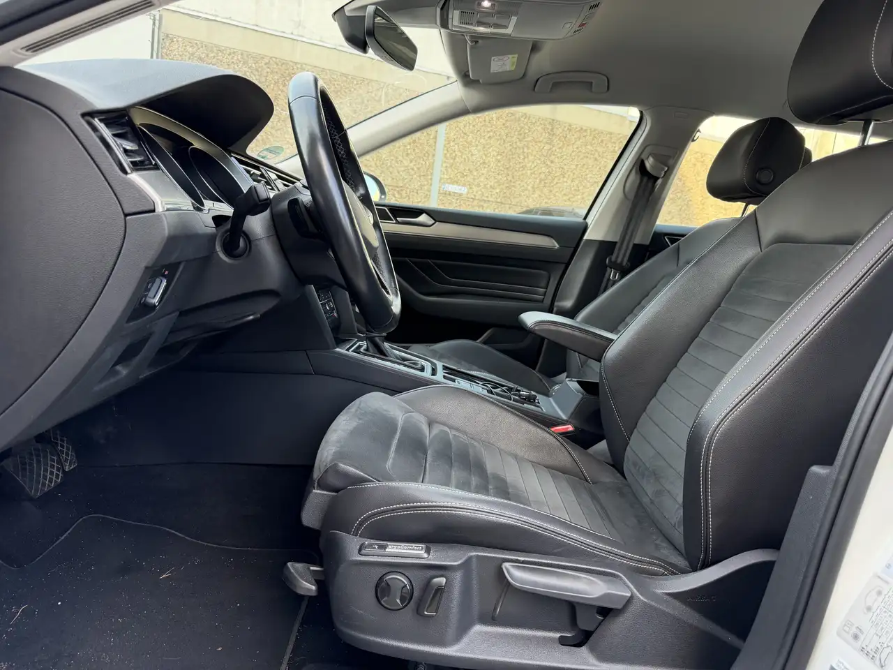 2021 Volkswagen Passat Variant 2.0 TDI SCR DSG Elegance   ACC, photograph 4
