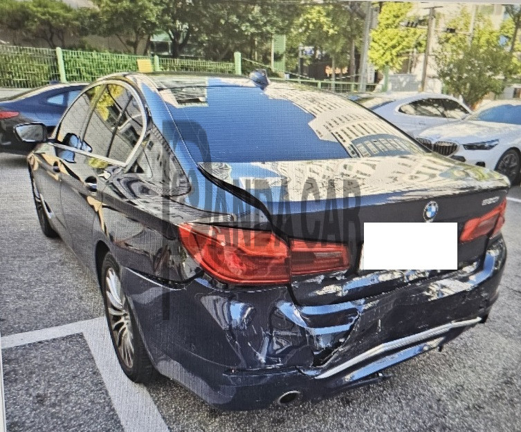 2020 BMW 520i Luxury, photograph 3
