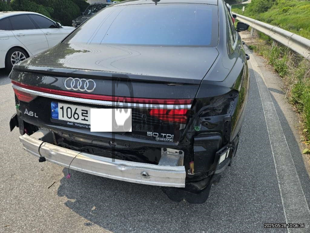 2021 Audi A8L 50 TDI quattro, photograph 3