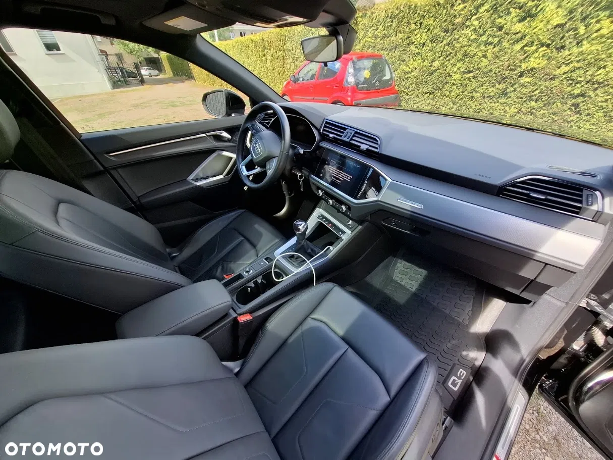 2022 Audi Q3, photograph 3