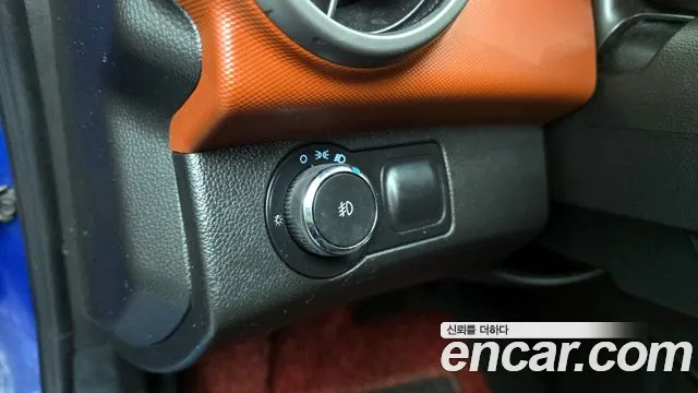 2013 ChevroletGMDaewoo Aveo LS, photograph 7