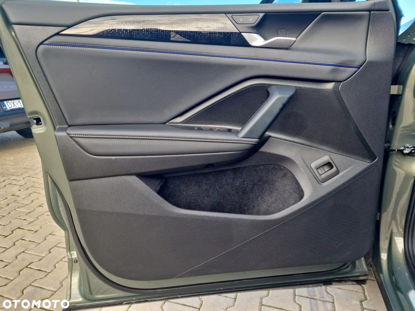 2025 Volkswagen Tiguan 2.0 TSI 4Mot R-Line Plus DSG, photograph 12