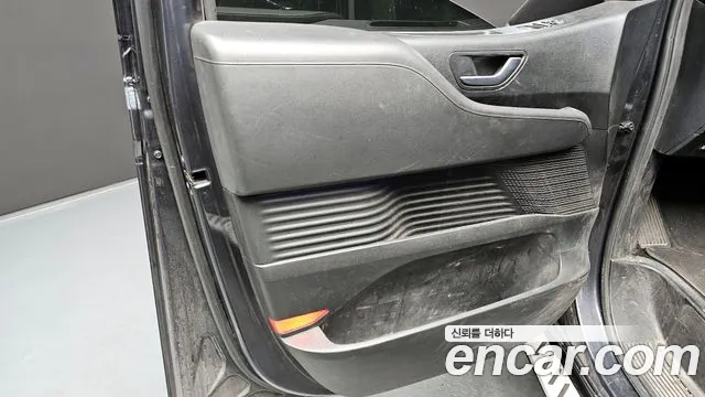 2023 Hyundai Staria Lounge 9-Seater, photograph 9