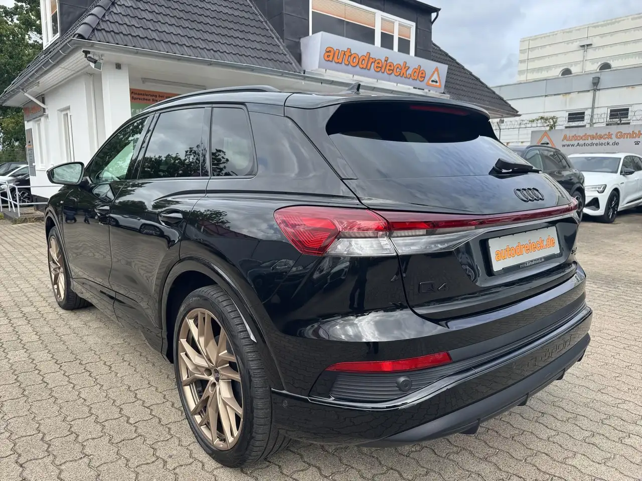2025 Audi Q4 e-tron 55 2x S line ACC AHK WÄRMEPUMPE SONOS, photograph 9
