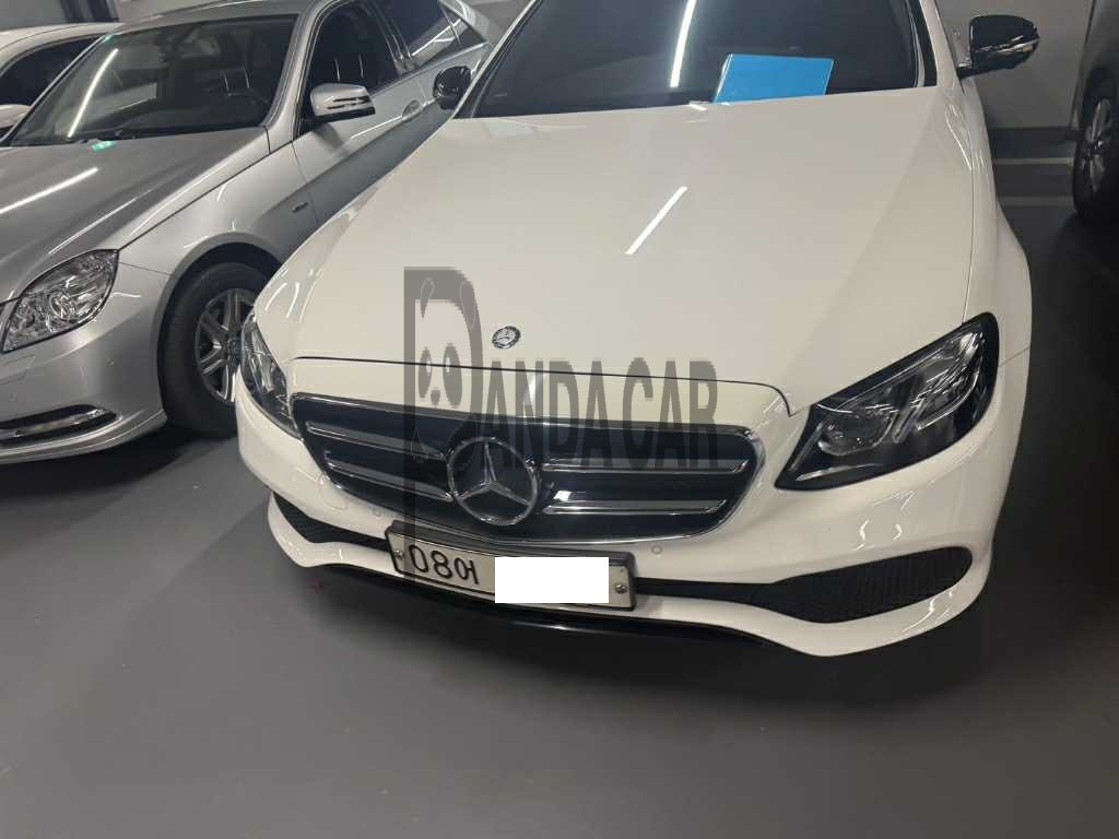 2017 Mercedes-Benz E300, photograph 1