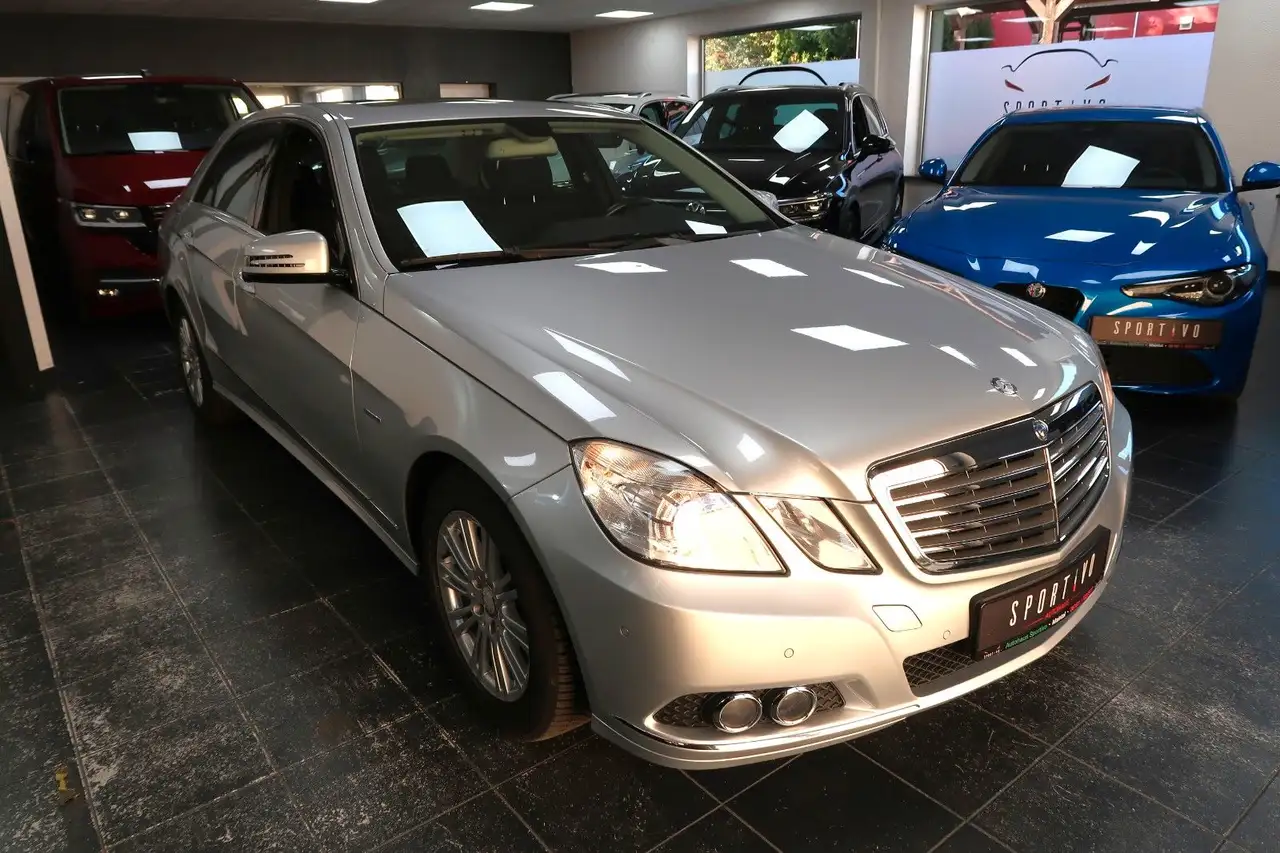 2009 Mercedes-Benz E 220 CDI BlueEfficiency*Shz*Navi*Automatik*2HD*, photograph 3