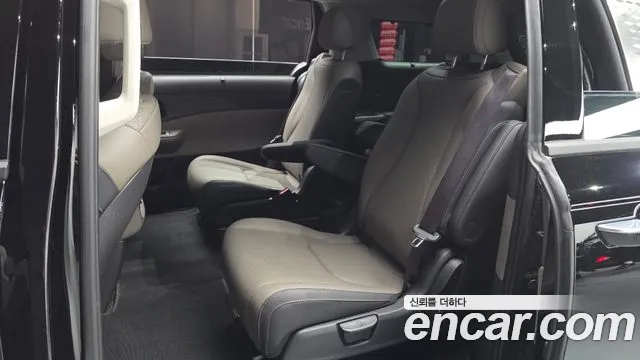Kia Canival Diesel 7-Seater Outdoor — photo 1 of 33