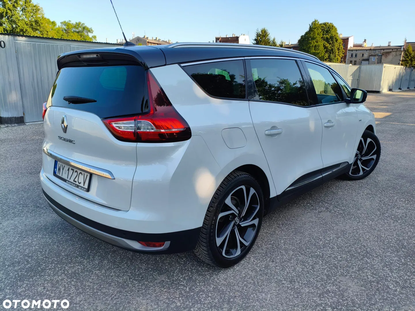 2017 Renault Grand Scenic, photograph 3