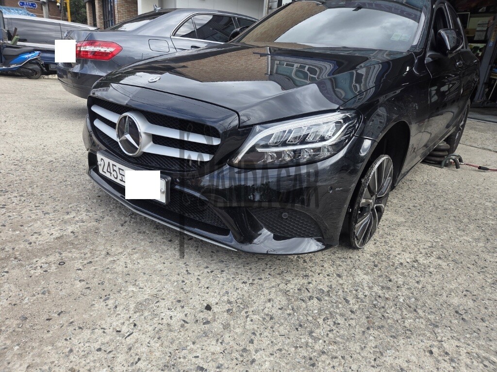 2019 Mercedes-Benz C 200, photograph 3
