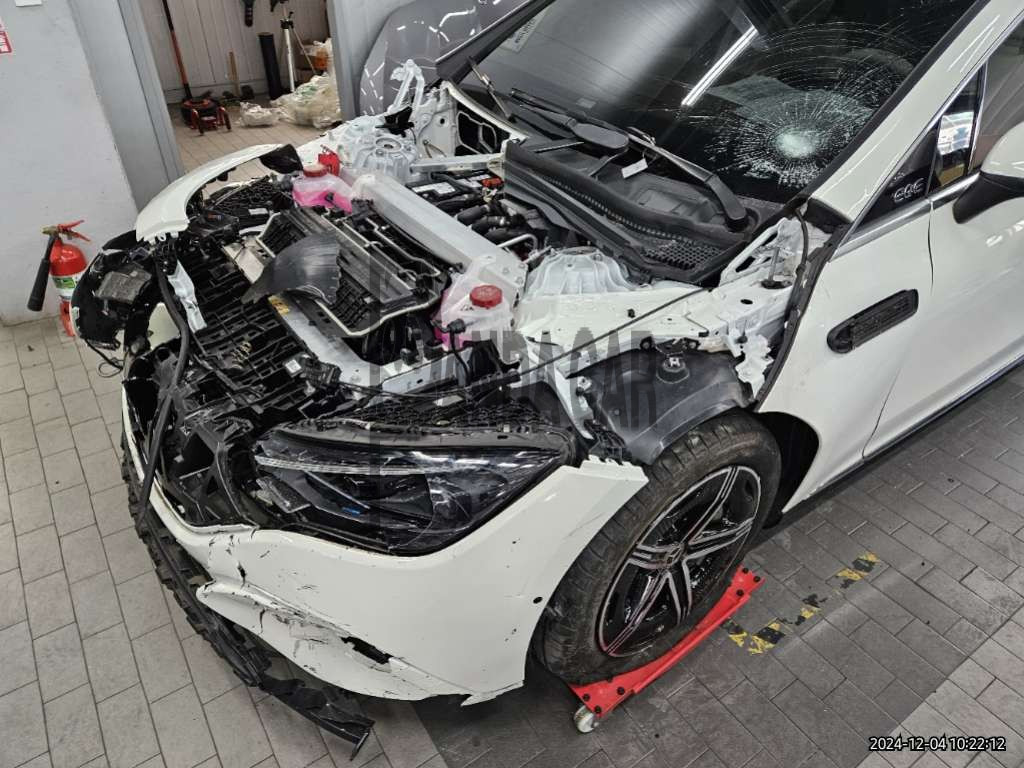 2024 Mercedes-Benz EQE 350 +, photograph 2