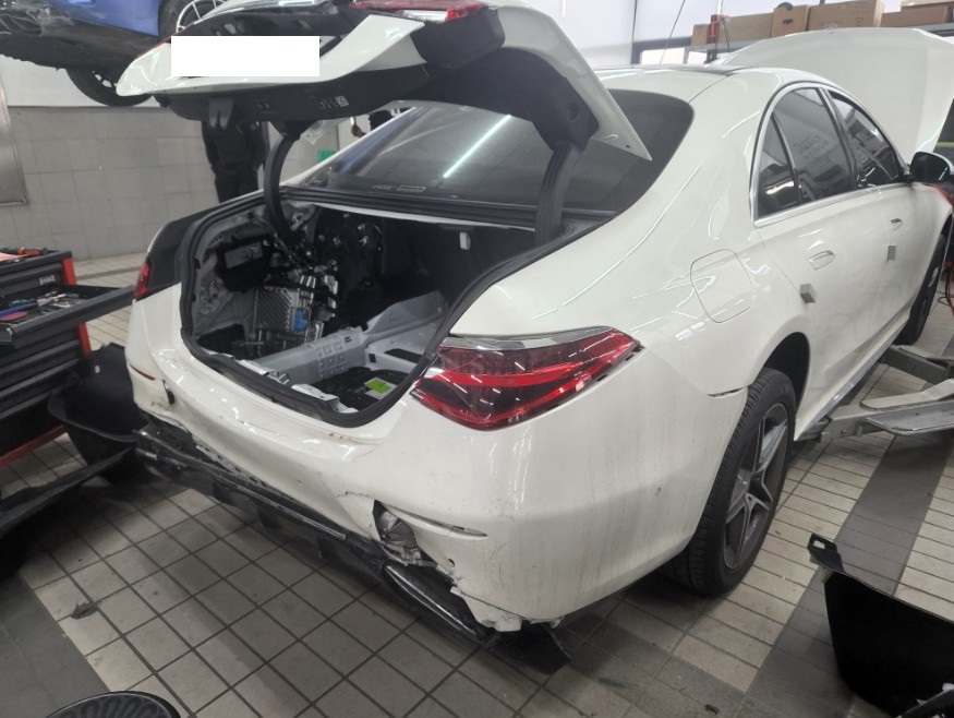 2022 Mercedes-Benz S400 d, photograph 1