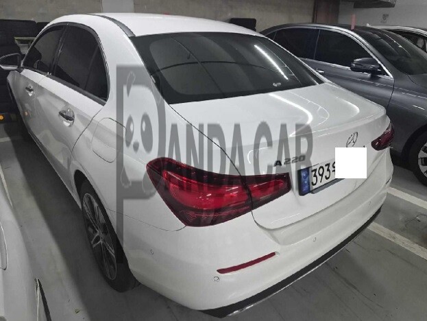 2025 Mercedes-Benz A 220 Sedan, photograph 4