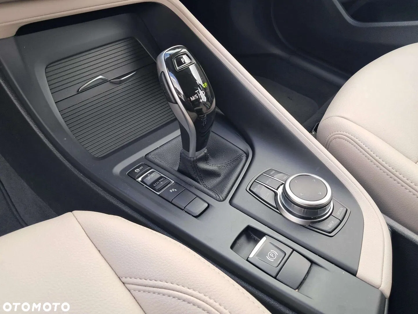 2022 BMW X1 sDrive16d Advantage, photograph 12