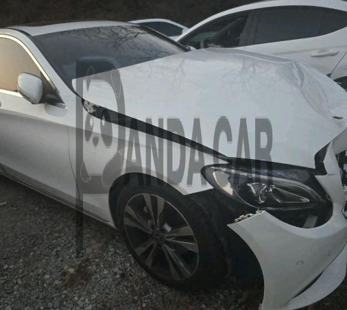 2018 Mercedes-Benz C200, photograph 3