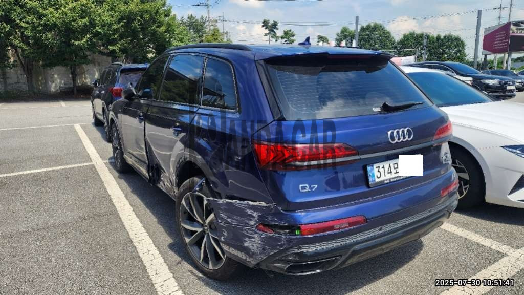 2023 Audi Q7 50 TDI quattro, photograph 2