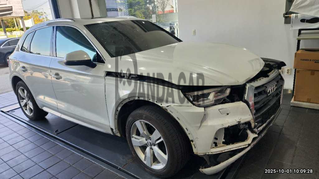2020 Audi Q5 40 TDI quattro, photograph 3