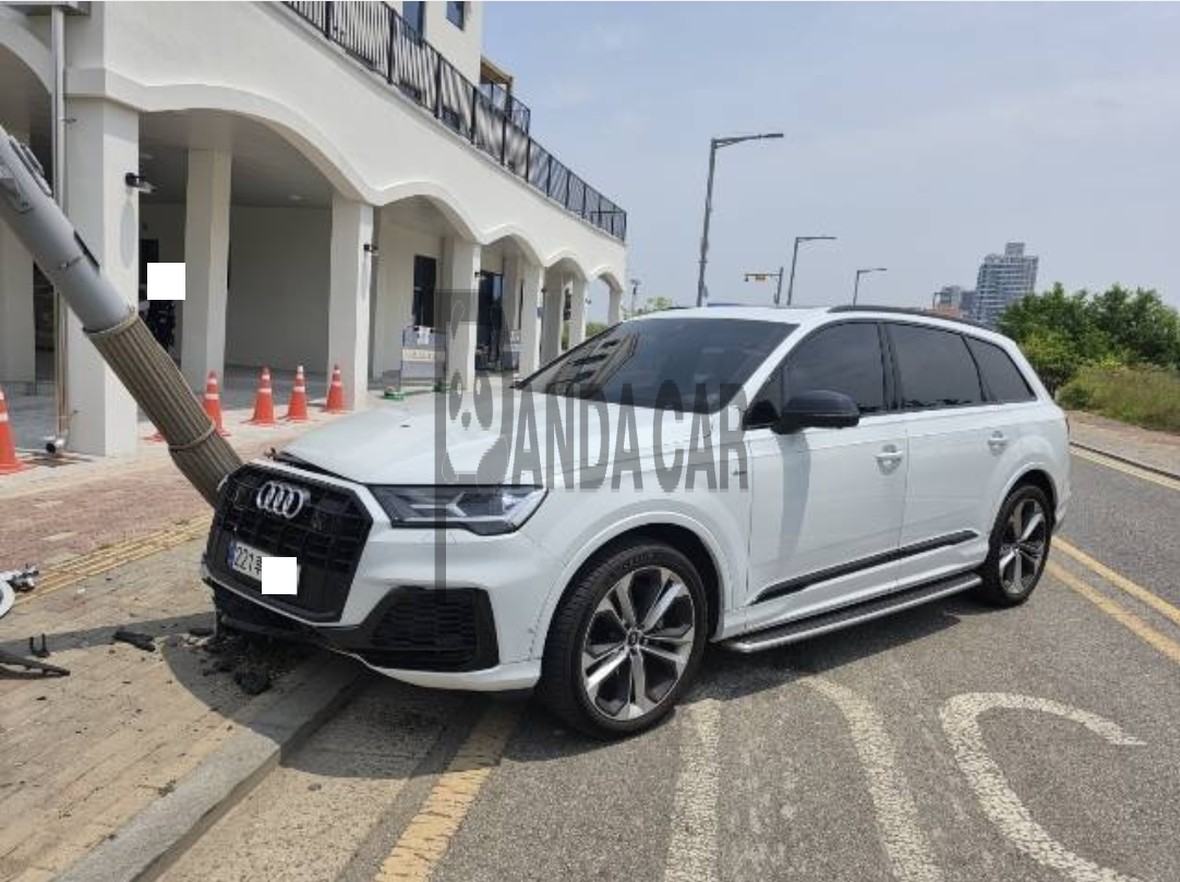 2022 Audi Q7 55 TFSI quattro, photograph 1
