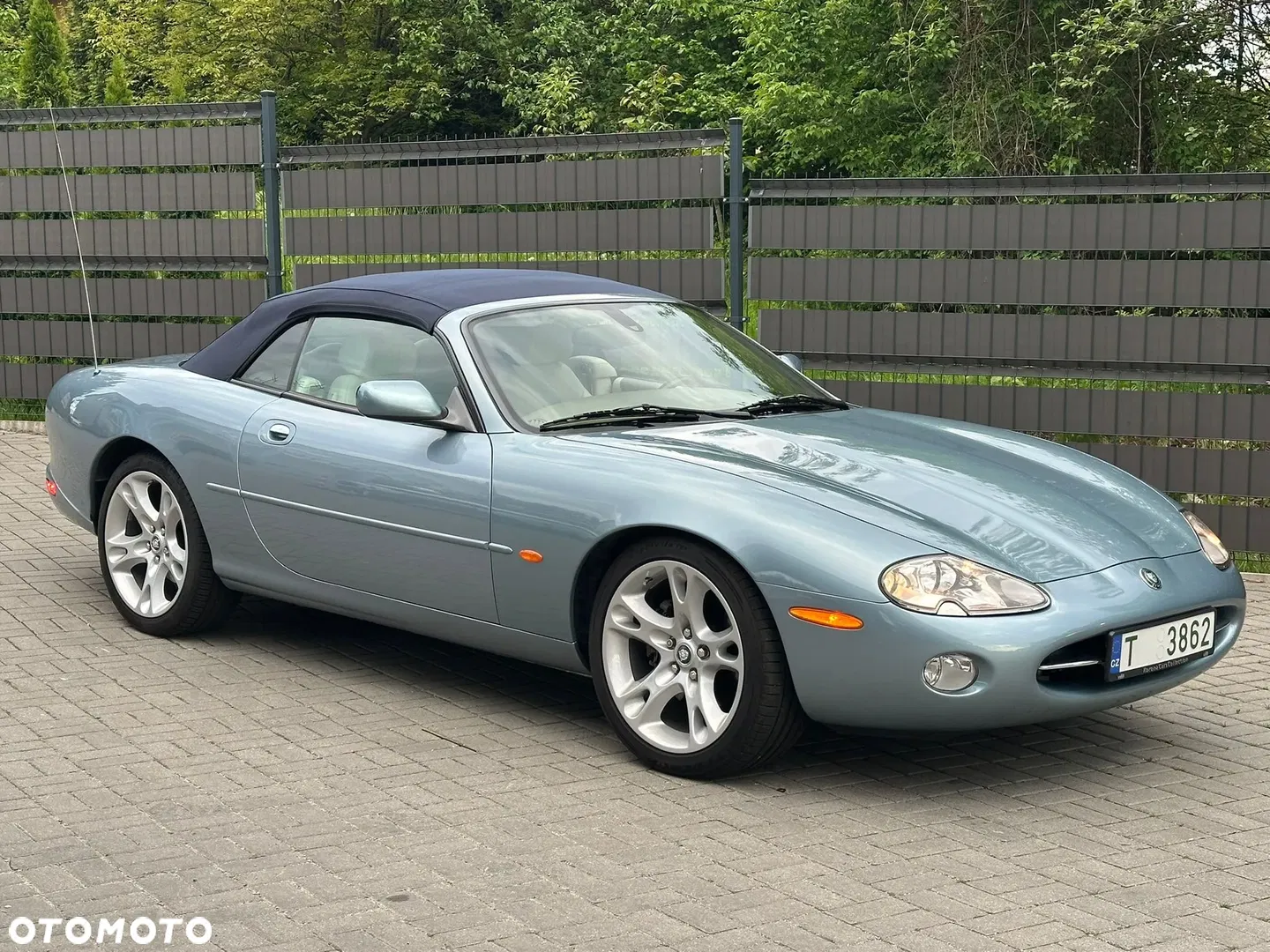 Jaguar XK — photo 1 of 39