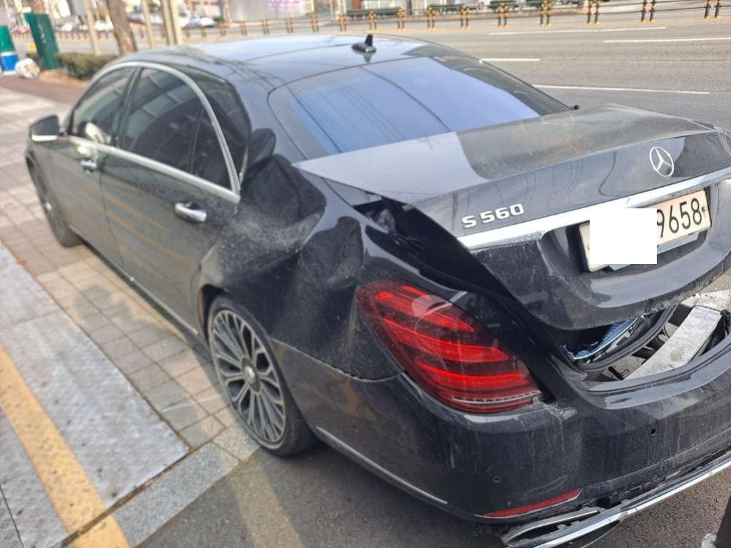 2020 Mercedes-Benz S 560 4MATIC, photograph 2
