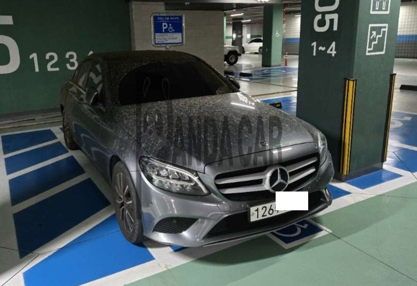 2019 Mercedes-Benz Benz C 200, photograph 2