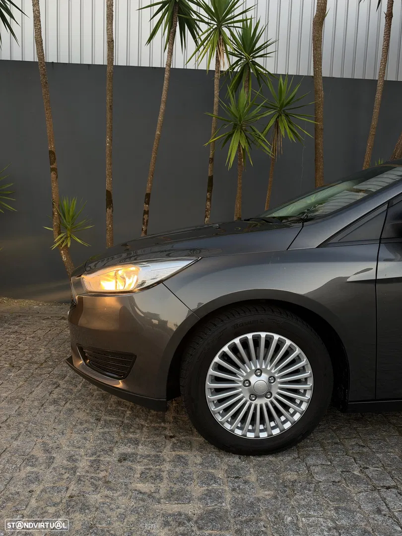2016 Ford Focus 1.0 EcoBoost S&S SYNC Edition, photograph 5