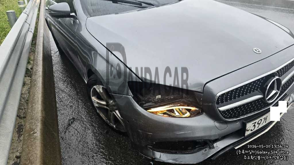 2018 Mercedes-Benz E200, photograph 2
