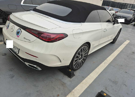 2024 Mercedes-Benz CLE 450 4MATIC Cabriolet, photograph 2